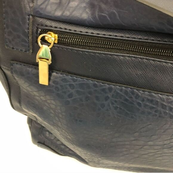 NWOT French Connection Spacious Blue Crossbody Bag Five Pockets - Picture 8 of 15